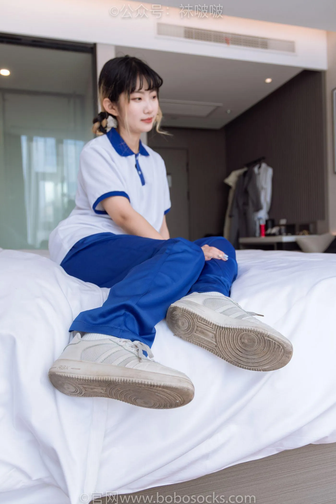 [BoBoSocks袜啵啵]NO.042 砂糖-校服、板鞋、白棉袜、油亮白丝 [139P]插图
